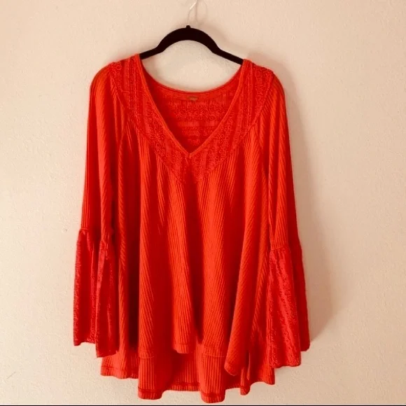 *SOLD* Like New Free People V-Neck Blouse - Picture 2 of 6